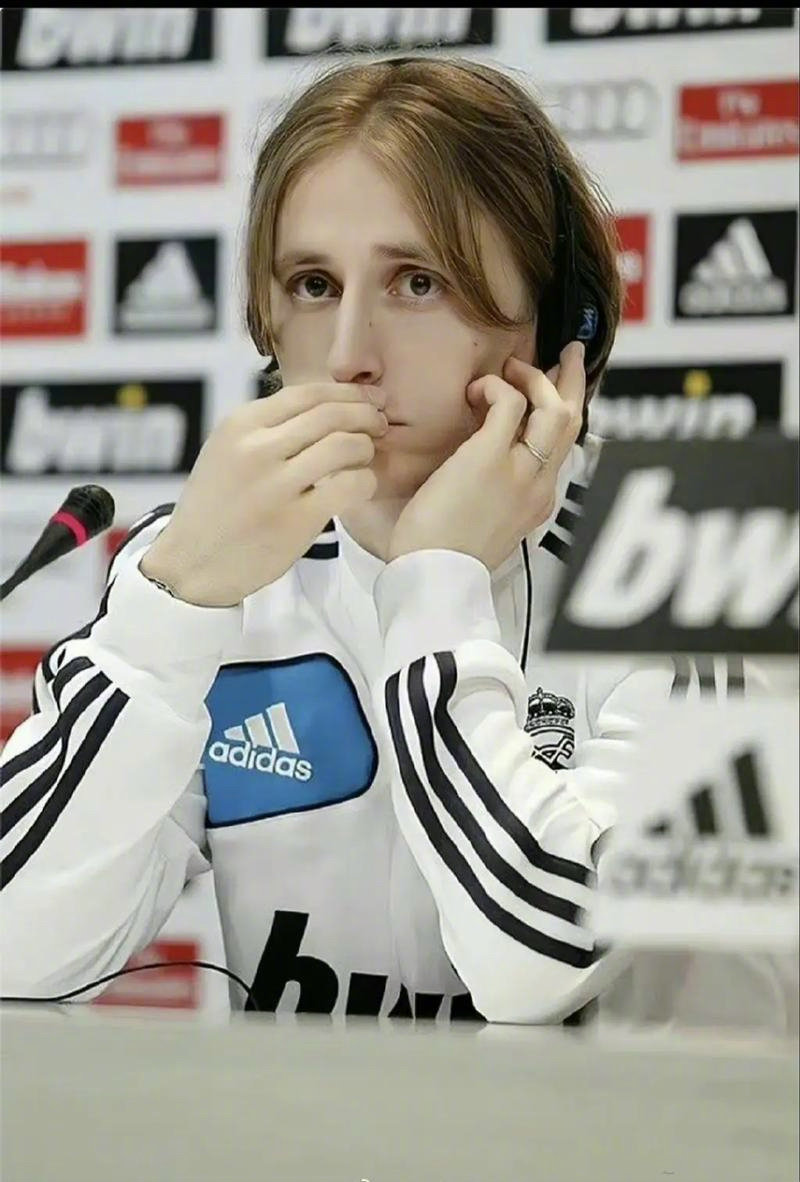 TA跟队：谢什科的谈判周三开始有进展，曼联还处于试探性阶段