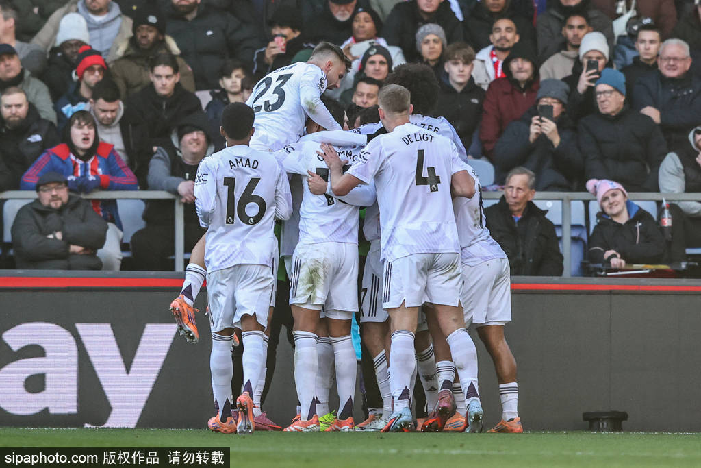 詹姆斯篮板表现抢眼，助球队逆转