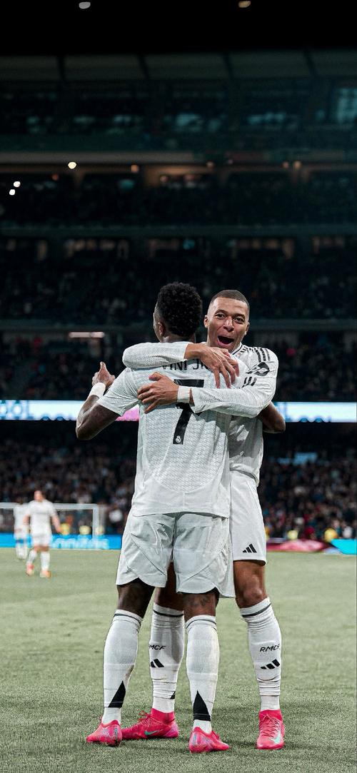 周定洋：很遗憾没能带回3分，但我们向所有人展现了成都精神